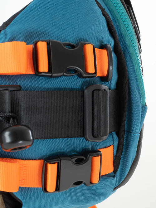 Hiko Guardian 3.D PFD for whitewater kayaking - close up of side buckles