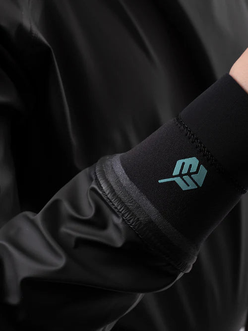 Close of of sleeve and neoprene wrist cuff