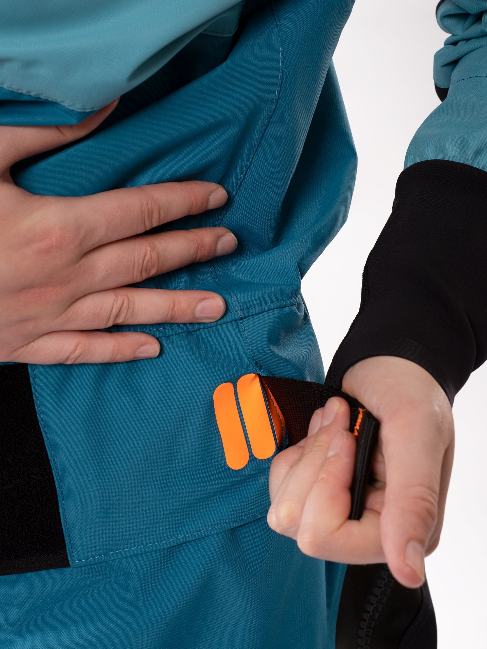 CALYPSO AIR4X WOMENS DRY SUIT - CLOSE UP SIDE FASTENING