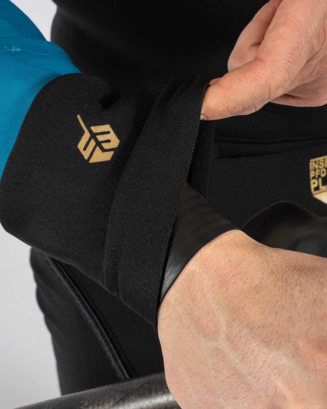 E1 SIROCCO X JACKPOT TOPDECK - CLOSE UP VIEW SLEEVE = SHERPA BLUE - SHOWING INNER LATEX CUFF