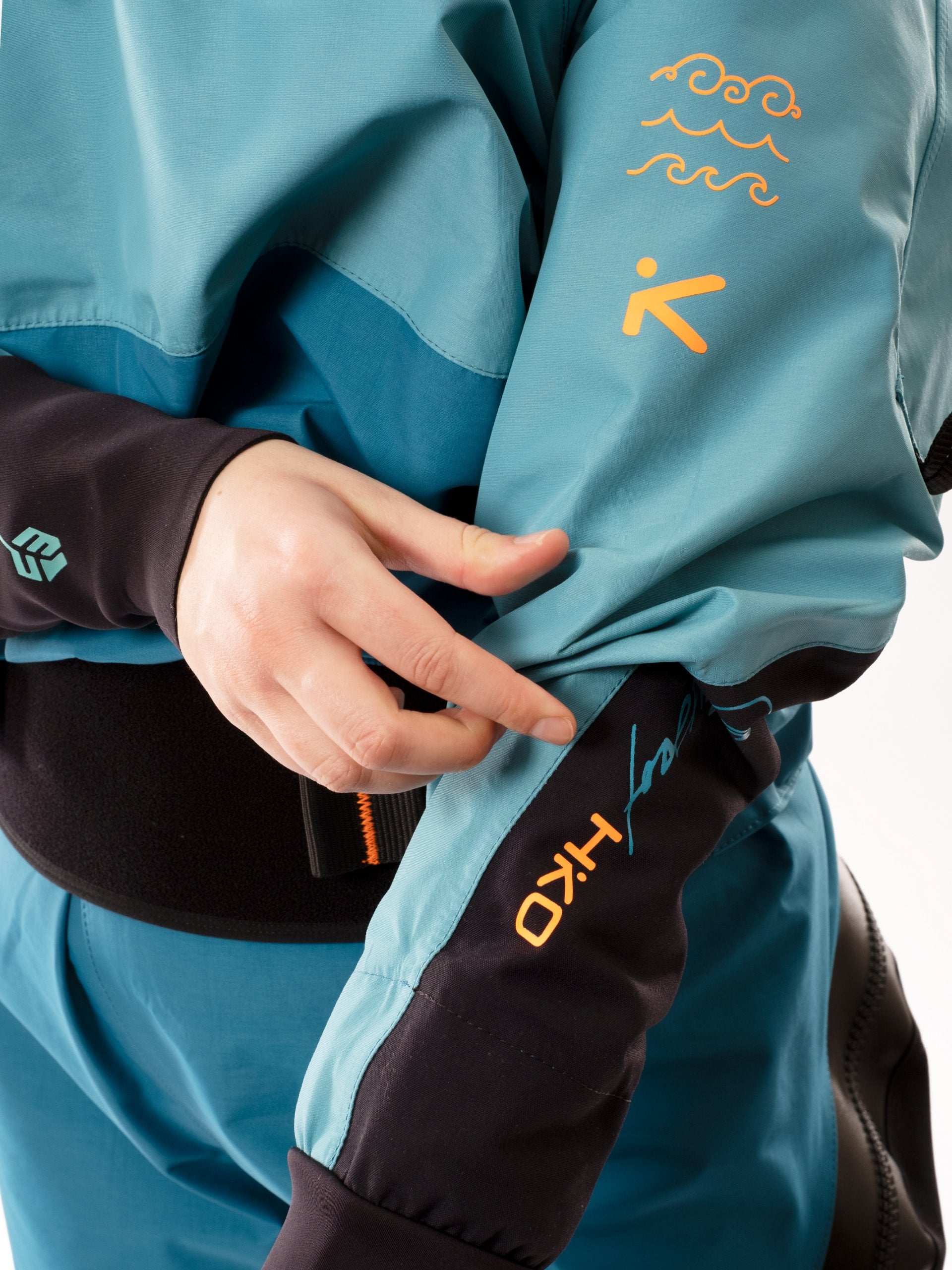 CALYPSO AIR4X WOMENS DRY SUIT - CLOSE UP ARM KAITUNA BLUE 